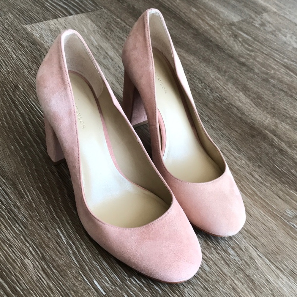 Ann Taylor Suede Pumps in Paloma